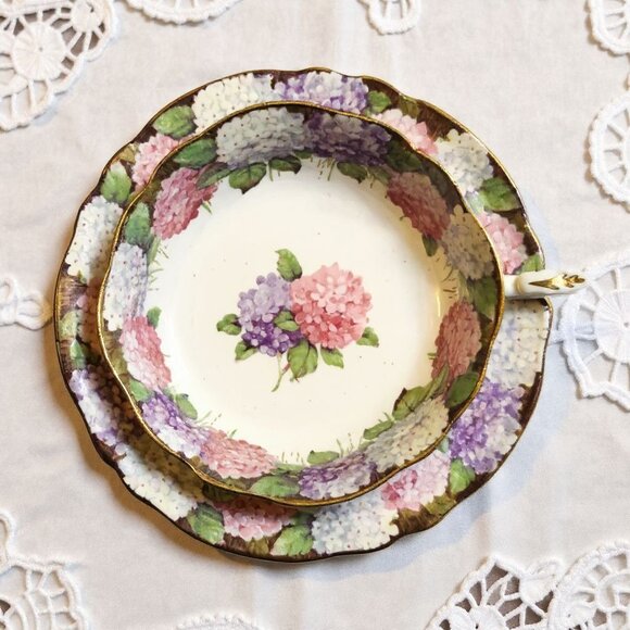 Paragon Fine Bone China Hydrangea Floral Teacup & Saucer Set With Gold Trim - Picture 1 of 6